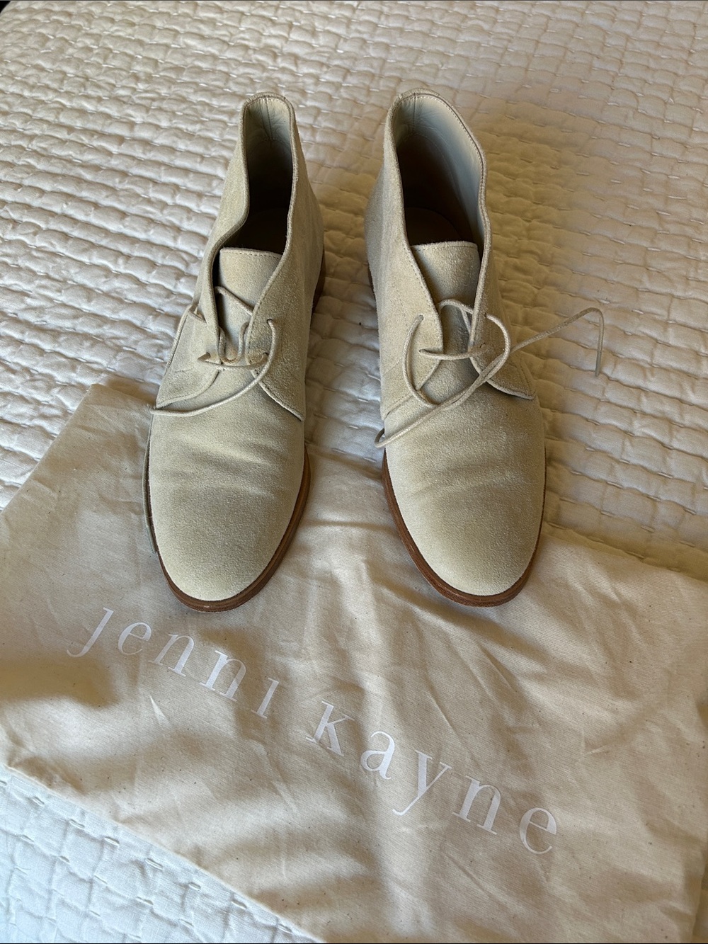 Jenni Kayne Women’s Chukka Boots in Light Beige Suede